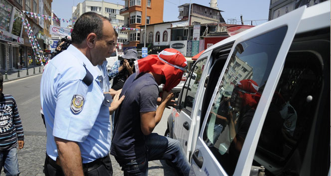 Türk bayrağıyla intihar girişimi 