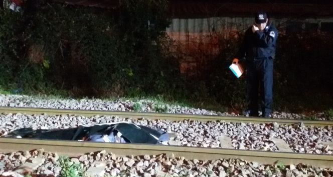 Trenin altında kalan 2 öğrenci hayatını kaybetti Adapazarı,sakarya,trenin çarptığı öğrenci