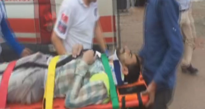 Sultanbeyli'de okul çatısı uçtu