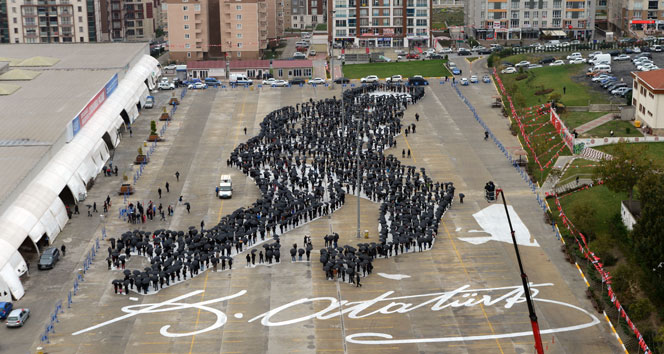 Beylikdüzü'nde 6 bin kişilik dev Atatürk figürü