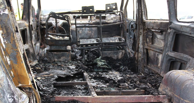 Kaçak akaryakıt yüklü minibüs alev alev yandı