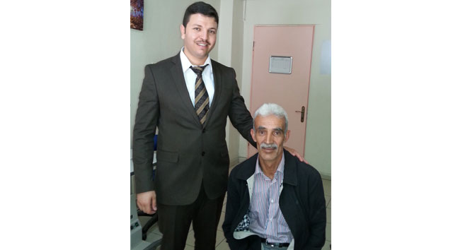 Gözünden 7 milimetrelik tel çıkarıldı