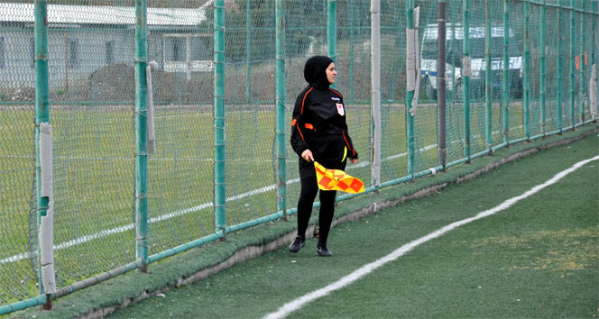 Türkiye’nin ilk türbanlı hakemi Afyonkarahisar’da sahaya çıktı