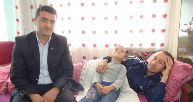 Motosikletin çarptığı öğretmen ölümden döndü