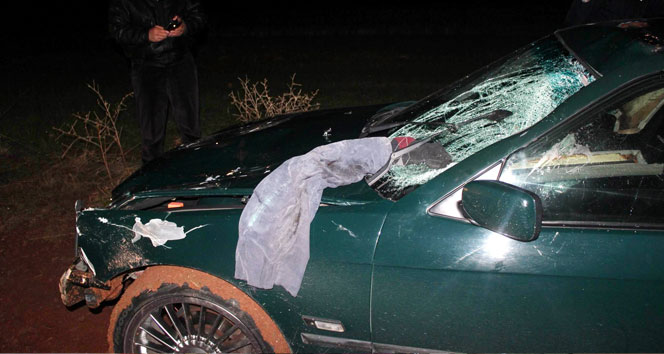 Çarptığı bisikletlinin kopan ayağı sileceğe takılmasına rağmen kaçtı