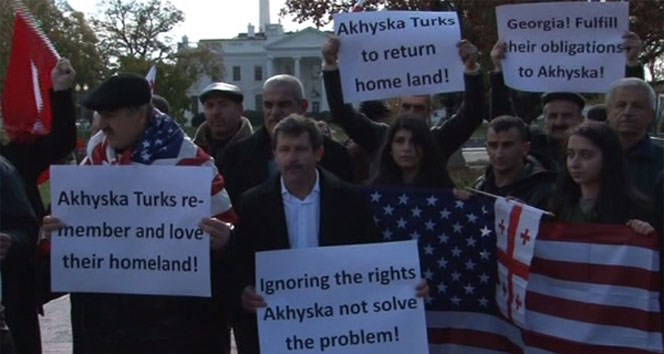 Türkler Beyaz Saray önünde...