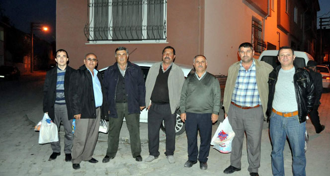 Komşuları şehit eşini bekliyor