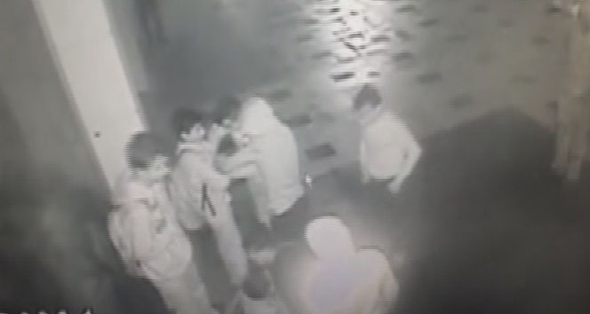 Çocuk gaspçılar güvenlik kamerasında 