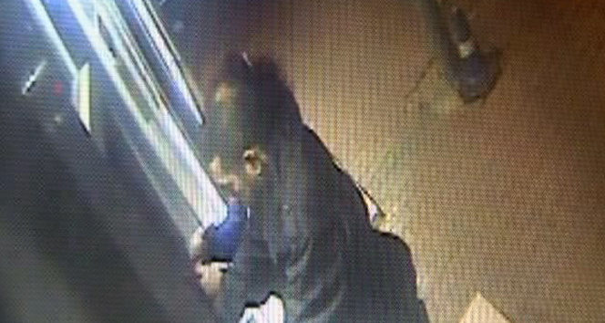 ATM dolandırıcısı çift güvenlik kamerasında ATM dolandırıcıları,soyguncu çift