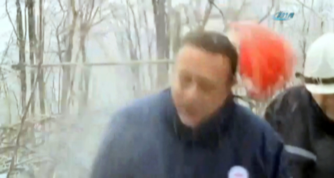 Bakan ölümden döndü&nbsp;sırp bakanın kafasına buz parçası