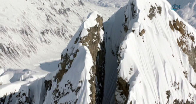 Metrelerce yükseklikteki dağ oluğundan böyle kaydı&nbsp;Alaska,Cody Townsend