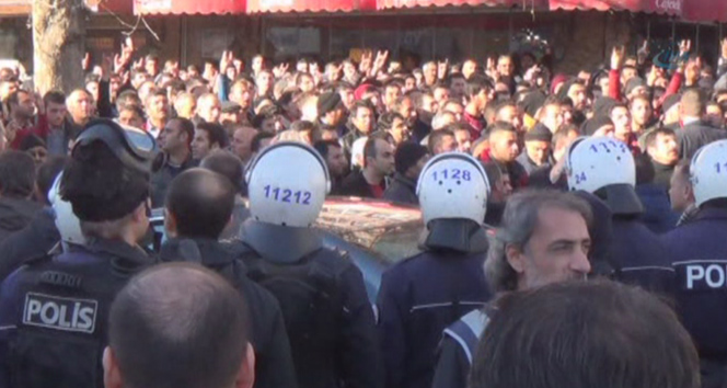 Erzincan’da karşıt görüşlü gruplar birbirine girdi&nbsp;erzincan,izinsiz yürüyüş,karşıt gruplar