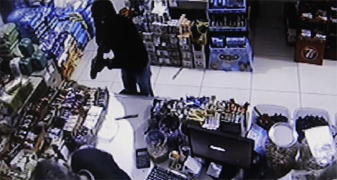 Gaspçıyı ayakkabısı ele verdi&nbsp;adana,ayakkabı,hırsız