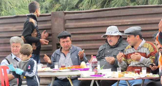 Alkol sofrasında dua olmaz alkol,alkol masası,aydın,deve güreşi,dua