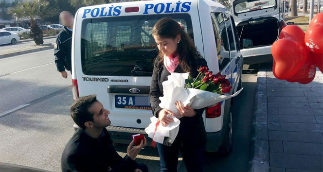 Şüpheli araçtan 'evlilik teklifi' çıktı evlilik teklifi,İzmir,şüpheli araç