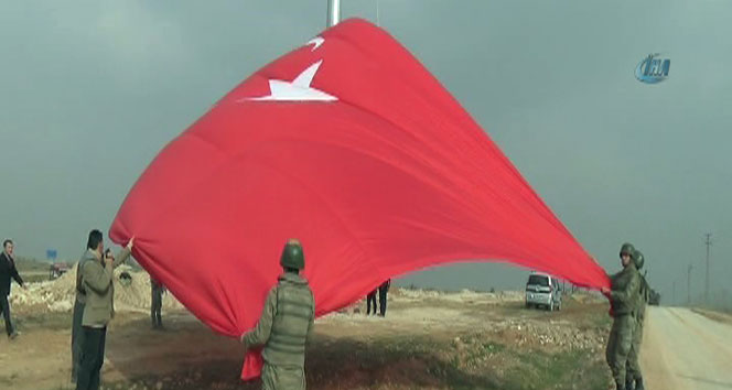 Kobani sınırına dev Türk bayrağı dikildi Kobani,türk bayrağı