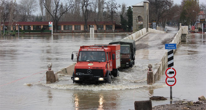 Köprüler kapatıldı sel kapıda Edirne,sel,Tunca ve Meriç Nehirleri