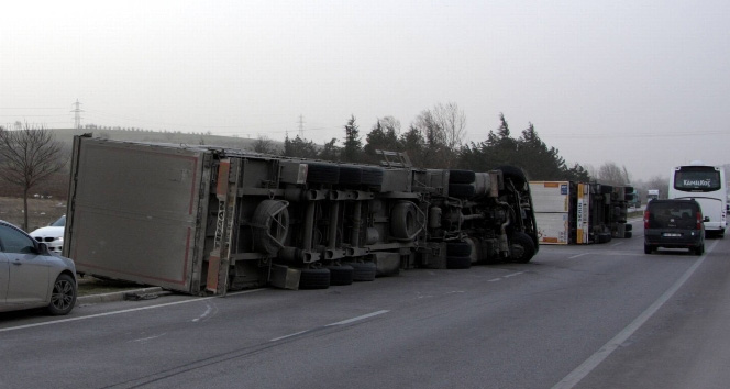 Lodos TIR devirdi!&nbsp;bursa,lodos tır devirdi