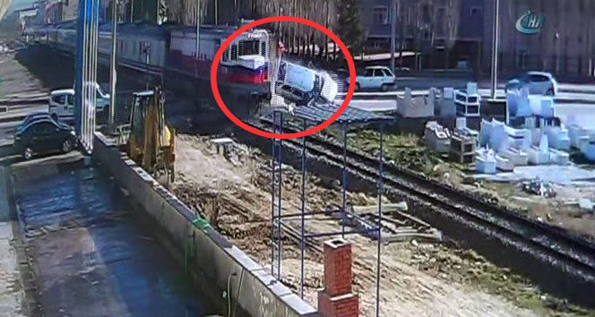 Tren kazası kamerada: 2 ölü Niğde,tren kazası