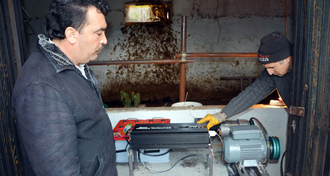 Hayvan damında elektrik üretti&nbsp;balıkesir,bedava elektrik,Elektrik üretimi,Hayvan damında elektrik,yakup ceylan