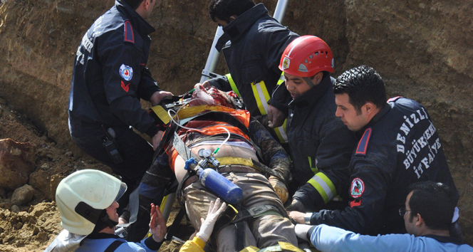 Göçük altında kalan işçi için arkadaşları toprağı elleriyle kazdılar&nbsp;Denizli,göçük altı,işçi