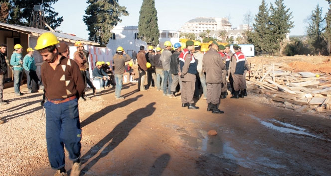 200 işçi kavgaya tutuştu&nbsp;antalya,işçi,kavga,malzeme