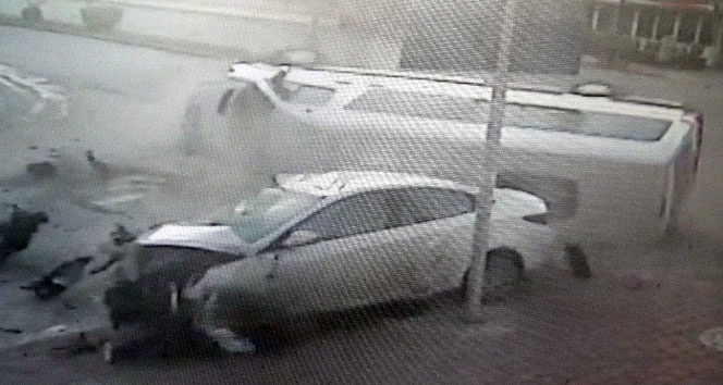 Aşırı hız kazaya neden oldu, işte o anlar&nbsp;adana,Aşırı hız,güvenlik kamerası,güvenlik kamerası kazalar,trafik kazası