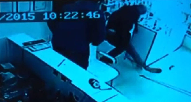 Dükkanına fare giren esnaf soluğu sandalyede aldı&nbsp;dükkan,fare,Yalova