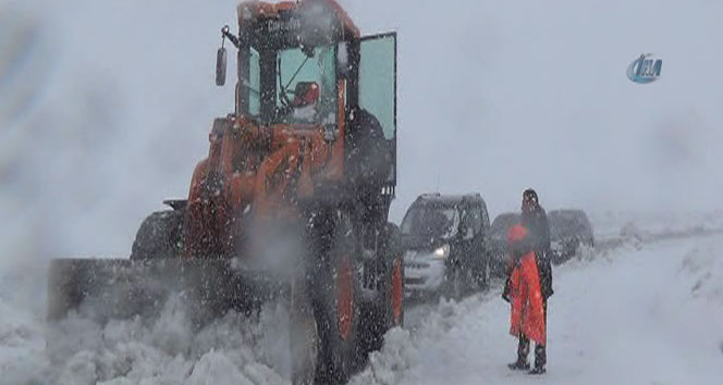 Muş Diyarbakır Karayolu'nda 30 kişi mahsur kaldı&nbsp;muş diyarbakır karayolu
