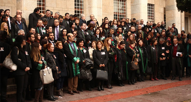 Özgecan için avukatlardan cübbeli eylem mersin,özgecan aslan