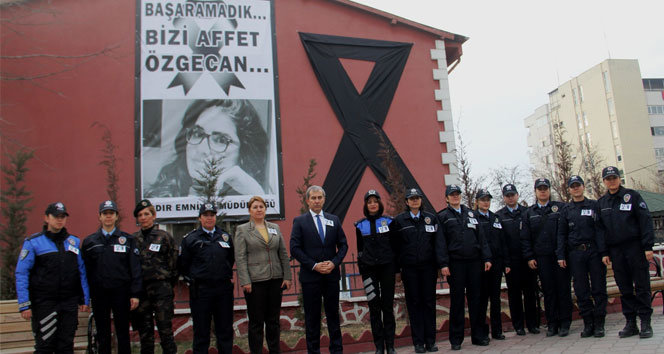 Kadın polislerden Özgecan eylemi ığdır,kadın polisler,özgecan aslan cinayeti,özgecan eylem,Özgecan eylemi