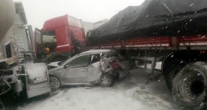 TEM Otoyolu zincirleme kaza nedeniyle kapandı&nbsp;tem otoyolu,trafik kazası