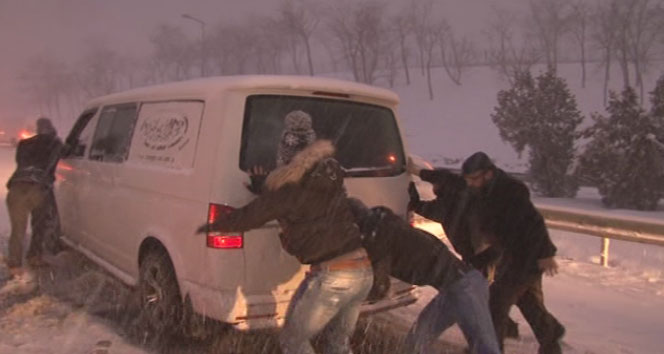 İstanbul’da yoğun kar trafiği felç etti&nbsp;İstanbul,kar,trafik