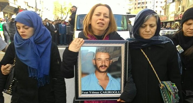 Fırat Yılmaz Çakıroğlu’nun annesi oğlunun fotoğrafını elinden düşürmedi&nbsp;ege üniversitesi,Fırat Yılmaz Çakıroğlu