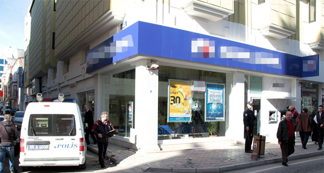 Banka şubesine baltalı saldırı&nbsp;balta,banka şubesi,saldırı