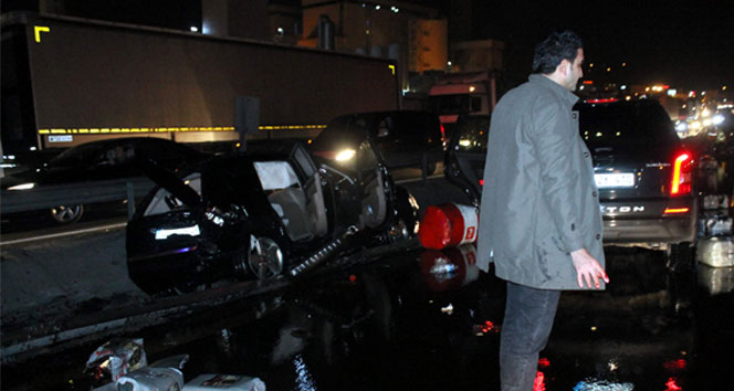 Kontrolden çıkan TIR faciaya yol açtı: 1 ölü, 10 yaralı! Kocaeli,trafik kazası