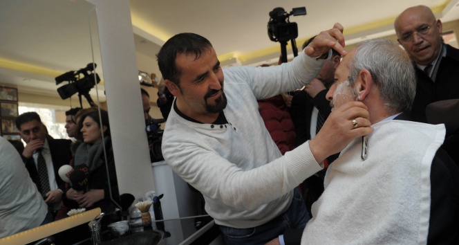 Kılıçdaroğlu ziyaret ettiği berberde tıraş oldu berber,CHP Genel Başkanı Kılıçdaroğlu
