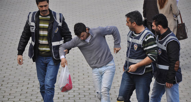 Soymak istediği bankamatiğin üzerinden düşerek ayağını kırdı