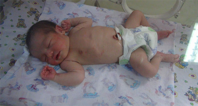 Gaziantep'te bir kadın 3 günlük bebeği camiye bıraktı