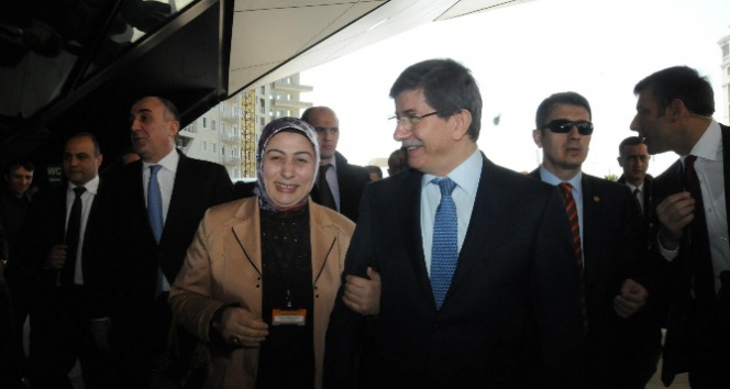 Diplomatların başaramadığını başardı ahmet davutoğlu,diplomat,ev hanımı,Nuriye Kaputoğlu,rize,Rizeli